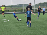 Laatste training S.K.N.W.K. JO10-1 (partijtje tegen de ouders) van woensdag 22 mei 2024 (116/133)